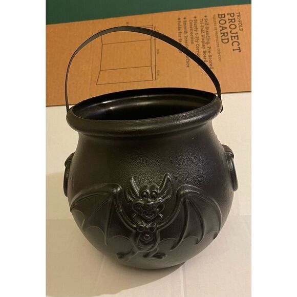 Totally Ghoul Black Plastic Cauldron 10” Plastic Cauldron 10” Witch Pail Bat ima - Picture 1 of 4